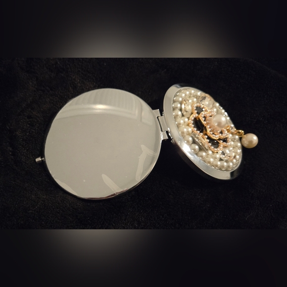 Camilla Flower Compact Mirror Black Gold & Crystal with White Pearls Silver Base - Picture 3 of 6